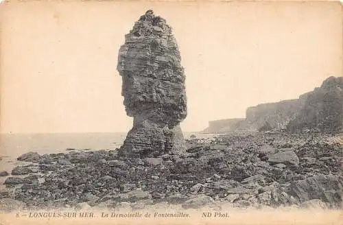 A825 Frankreich Longues sur Mer Demoiselle de Fontenailles Vintage Postkarte