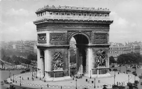 L047 Frankreich Paris Triumphbogen Autos Oldtimer Postkarte