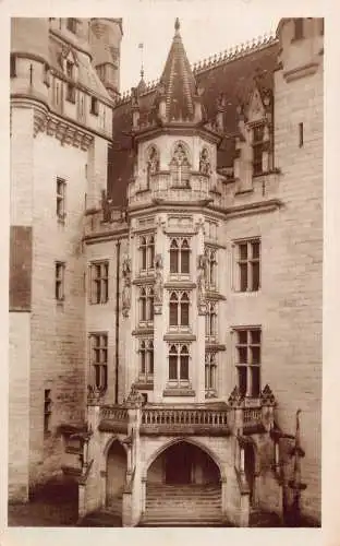 A192 Frankreich Chateau de Pierrefonds Schloss L'Escalier D'honneur Vintage Postkarte
