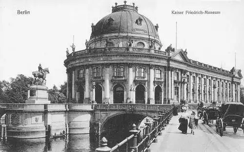 L122 Deutschland Berlin Kaiser Friedrich Museum Autos Oldtimer Postkarte