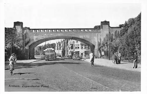 A206 Niederlande Arnheim Zijpendaalse Poort Bus Auto Radfahrer Oldtimer Postkarte