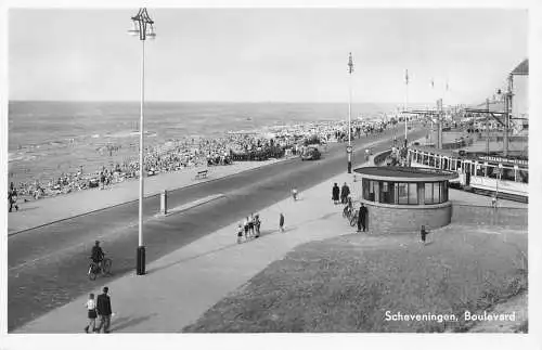 A207 Niederlande Scheveningen Beach Boulevard Radfahrer RPPC Postkarte