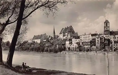 A209 Deutschland Wasserburg am Inn Flussblick Paar Bank Vintage Postkarte