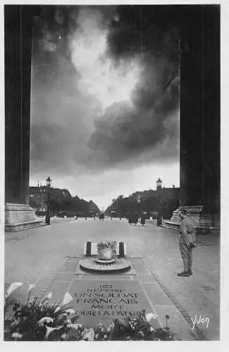 L125 Frankreich Paris Grab des unbekannten Kriegers unter dem Arc de Triomphe Postkarte