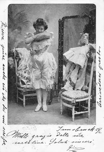 Junge Dame schüchtern, ausziehen 1900 Vintage Postkarte