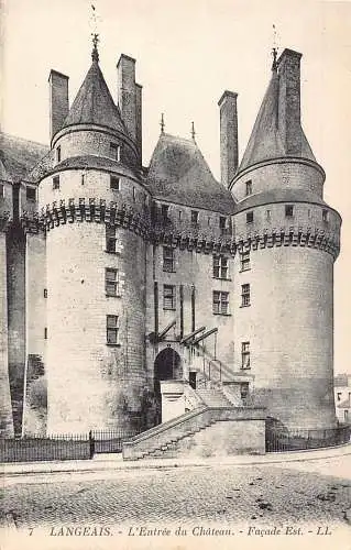 A839 Frankreich Langeais L'Entree du Chateau Fassade Schloss Vintage Postkarte