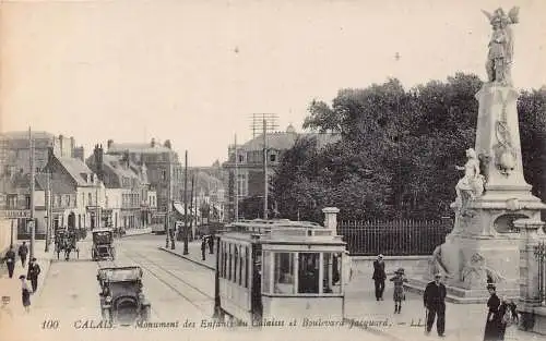 A843 Frankreich Calais Monument des Enfants Straßenbahn Autos Oldtimer Postkarte