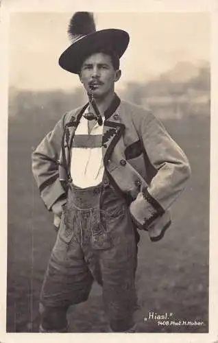 A842 Deutschland Tracht Hiasl Mann Pfeife raucht RPPC Postkarte