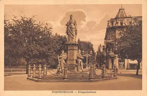 L088 Deutschland Fürstenwalde Kriegerrdenkmal Statue Vintage Postkarte