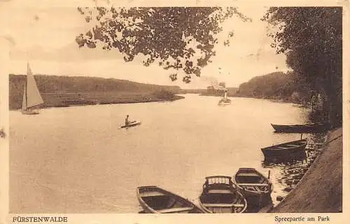 L088 Deutschland Fürstenwalde Spreepartie am Wald Boote Vintage Postkarte