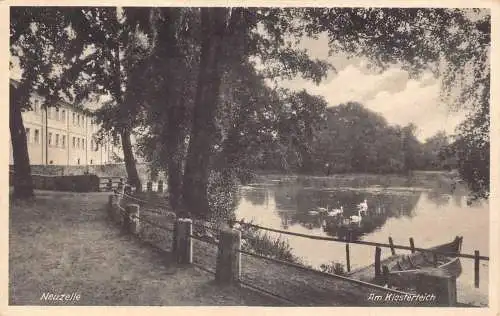 L088 Deutschland Neuzelle Am Klosterteich Schwanensee, Boot Vintage Postkarte