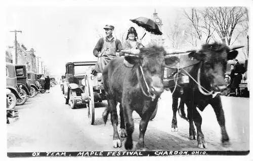 A862 US Chardon Ohio Ox Carts Team Maple Festivals Autos RPPC Postkarte