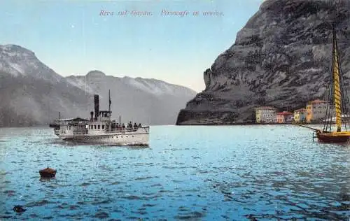 A039 Italien Riva sul Gardasee Piroscafo in Arrivo Dampfer Vintage Postkarte