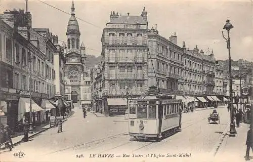 A857 Frankreich Le Havre Rue Thiers L'Eglise michel Straßenbahn Fabrique Chocolat Postkarte