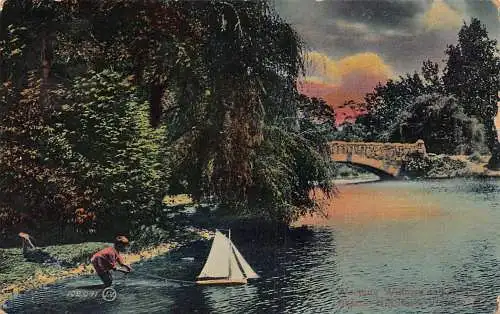 A859 Kanada Weeping Willon und Bridge Beacon Hill Park Victoria Boot Postkarte