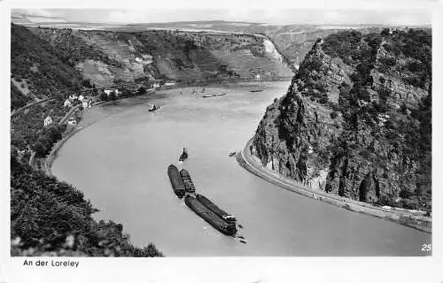 L306 Deutschland An der Loreley Dampfboote Boote Fluss RPPC Klippen Vintage Postkarte
