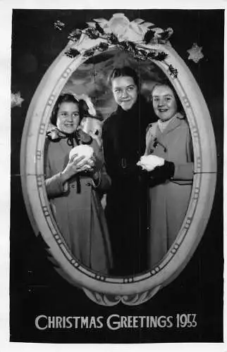 A048 Weihnachtsgrüße 1953 Mädchen halten Schneeball Foto Echt Postkarte