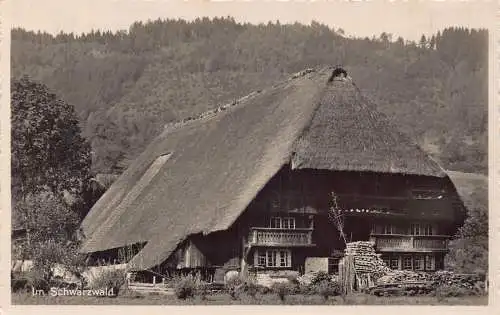 L303 Deutschland Im Schwarzwaldhaus Haus Holz Vintage Postkarte