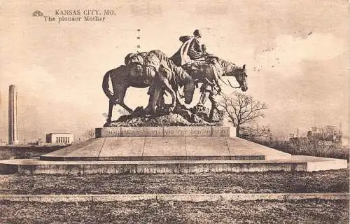 L137 USA 1930 Kansas City Mo The Pioneer Mother Monument Postkarte