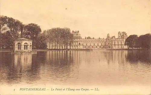 C003 Frankreich, Fontainebleau, Le Palais et l'Etang aux Carpes Vintage Postkarte