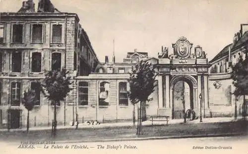 C004 Frankreich, Arras, Der Bischofspalast Vintage Postkarte