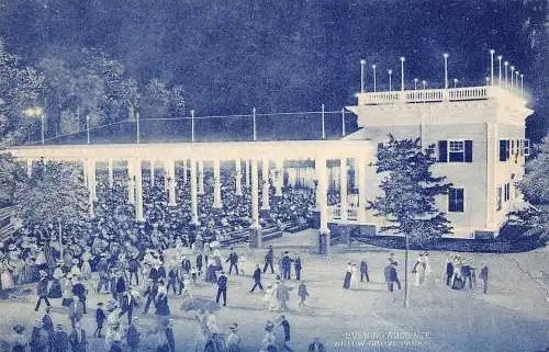 L068 US Willow Grove Park Abend Publikum Postkarte