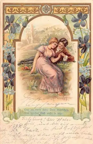 Idyll Landschaft Paar 1904 Veilchen und Vergissmeinnicht Blumen Prägepostkarte