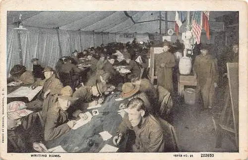 A875 US Schreibheim Militärlager Zehn Soldaten schreiben Briefe Postkarte