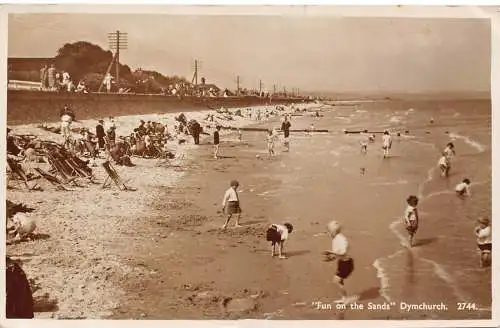 A886 England 1939 Dymchurch Fun on Sands Beach Kinder RPPC Vintage Postkarte