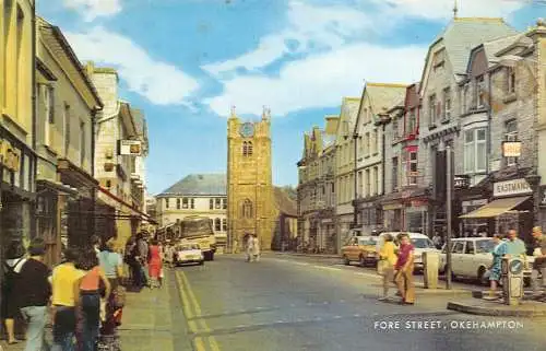 A883 England Okehampton Fore Street Shops Autos Vintage Postkarte