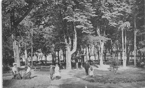 L307 Frankreich Allevard-Les-Bains Le Parc Park Bäume Stühle Vintage Postkarte