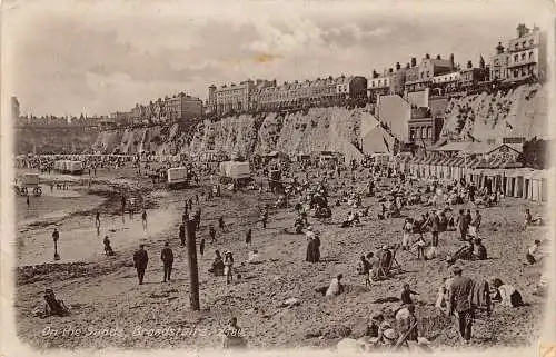 A890 England 1913 On Sands Beach Broadstairs Vintage Postkarte