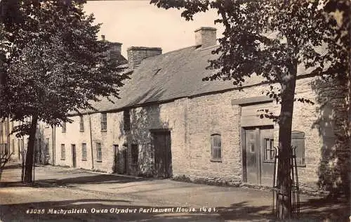 A895 Wales Machynlleth Owen Glyndwr Parliament House RPPC Vintage Postkarte