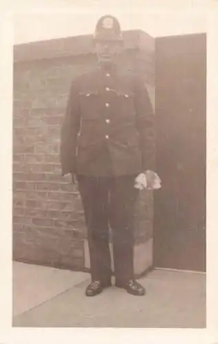 A057 Sozialgeschichte Foto echte Polizist Patrouille Uniform Postkarte