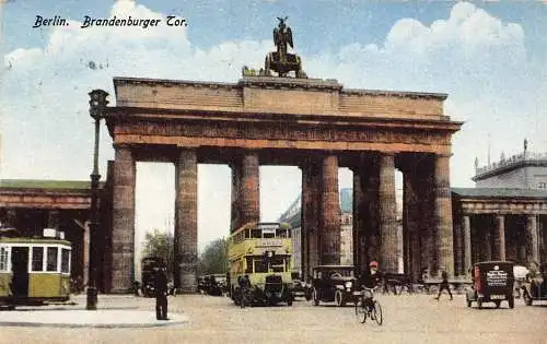 L169 Deutschland 1931 Berlin Brandenburger Tor Straßenbahn Radfahrer Bus Auto Postkarte
