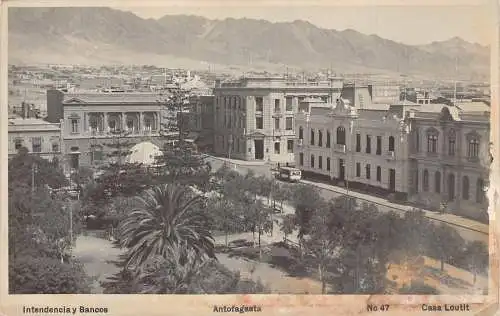 L335 Chile Antofagasta Intendencia y Bancos Casa Loutit Bus Vintage Postkarte