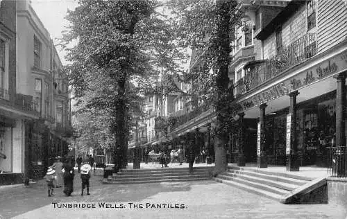 A890 England Tunbridge Wells The Pantiles HG Groves Vintage Postkarte