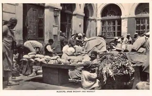 A902 Algerien Arabischer Basar und Markt Brotverkäufer Jungen RPPC Postkarte