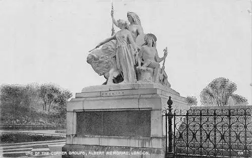 A921 England London One of Corner Groups Albert Memorial Vintage Postkarte
