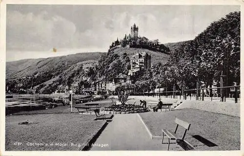 L341 Deutschland 1938 Cochem a d Mosel Burg mit Anlagenbänken Vintage Postkarte