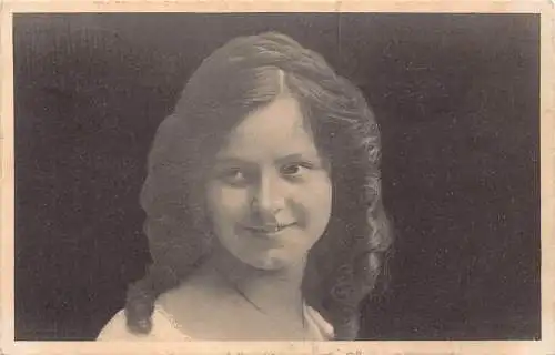 A091 Portrait 1906 Hübsches lächelndes Mädchen aus Lüdenscheid schaut weg Postkarte