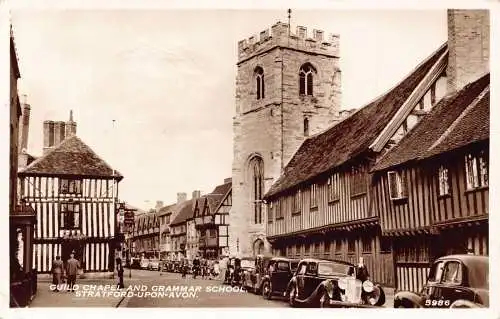A921 England 1952 Guild Chapel Grammar School Stratford-upon-Avon Autos Postkarte