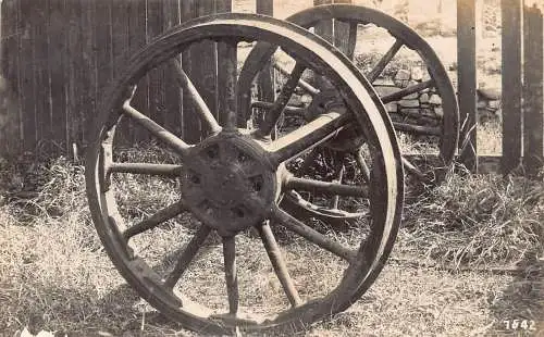 A900 England Moore's Railway Fotos Train Wheels RPPC Vintage Postkarte
