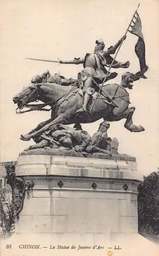 C028 Frankreich, Chinon La Statue de Jeanne d'Arc Vintage Postkarte