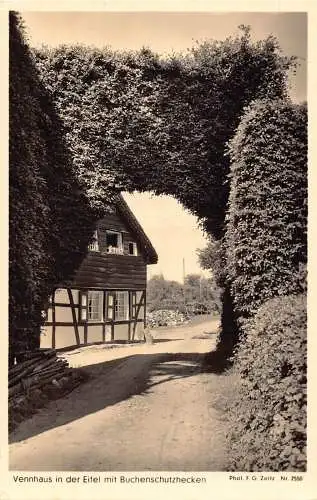 L181 Deutschland Vennhaus in der Eifel mit Buchenschutzhecken Vintage Postkarte
