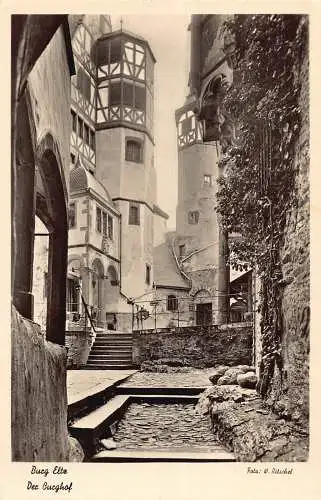 L014 Deutschland Burg Eltz Der Burghof Schlosshof RPPC Vintage Postkarte