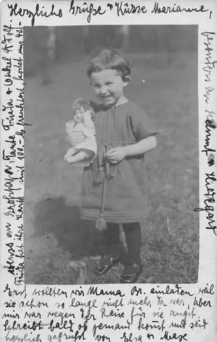L351 Deutschland 1923 Mädchen Kind im Kleid Spielzeug Puppe Sozialgeschichte Vintage Postkarte