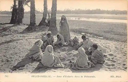 A928 Algerien Ouled Djellal Jeux d'Enfants dans la Palmaraie Kinder Postkarte