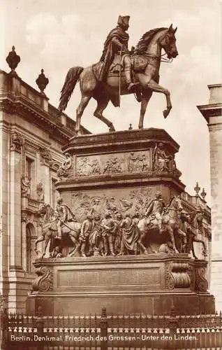 L215 Deutschland Berlin Denkmal Friedrich des Großen Unter den Linden Postkarte
