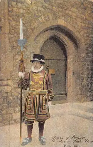 A942 England Tower of London Warder in Stale Dress Guard Vintage Postkarte